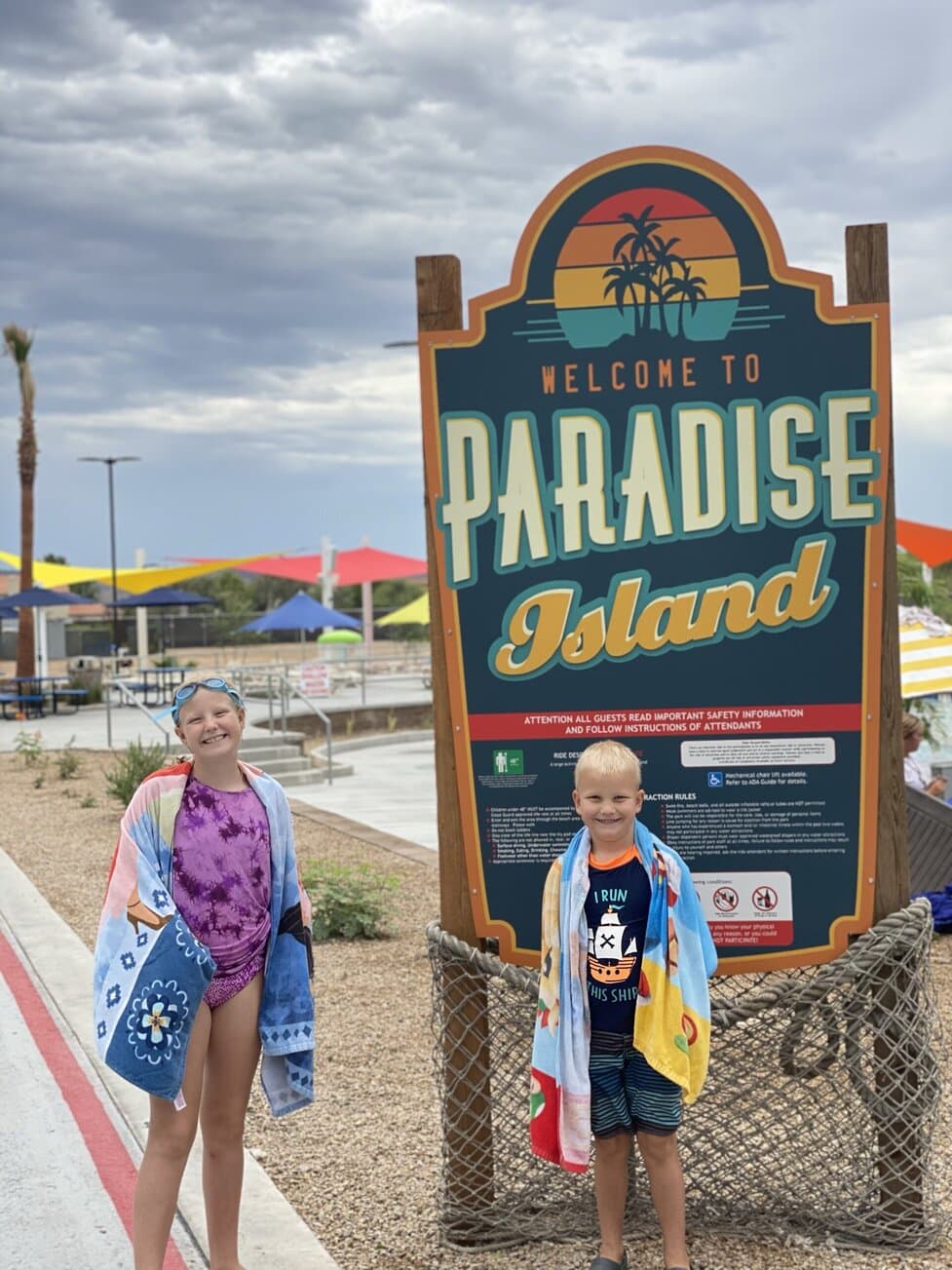 ベランダガール Six Flags Hurricane Harbor in Phoenix, and Ways to Save - Phoenix